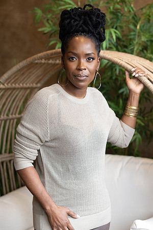 Janelle Quinn-17