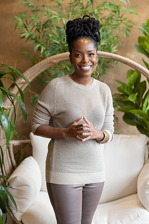 Janelle Quinn-13