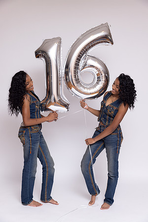 TwinsSixteen-74